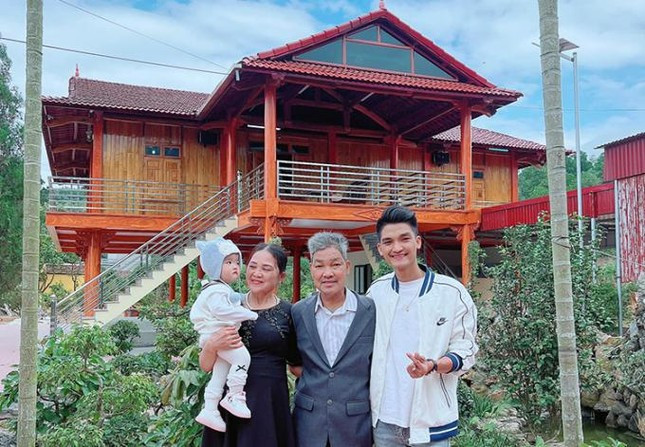 Thú vị căn nhà sàn bạc tỷ Mạc Văn Khoa xây tặng bố mẹ khiến dân tình ngưỡng mộ