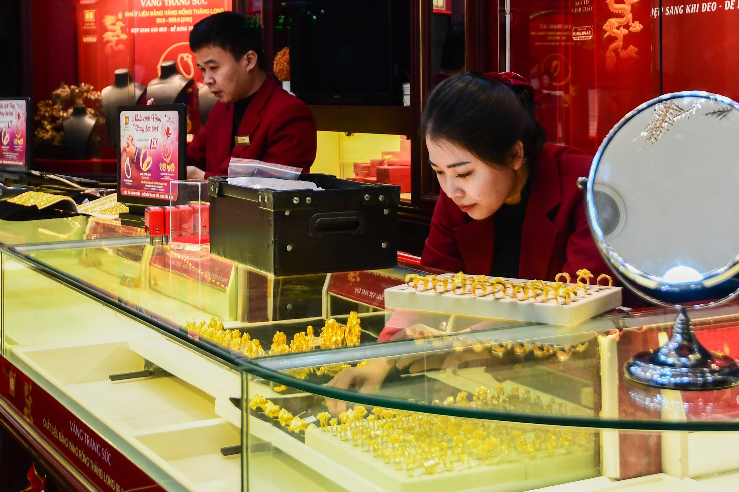 Giá vàng hôm nay 3/3: Áp lực USD, vàng giảm giá